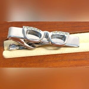 Carlton Ridge Eyeglass Tie Clip Silver Mens Womens